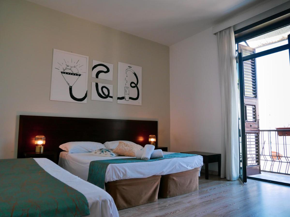 My Friend Antonia Bed and Breakfast Barcellona-Pozzo di Gotto Exteriör bild